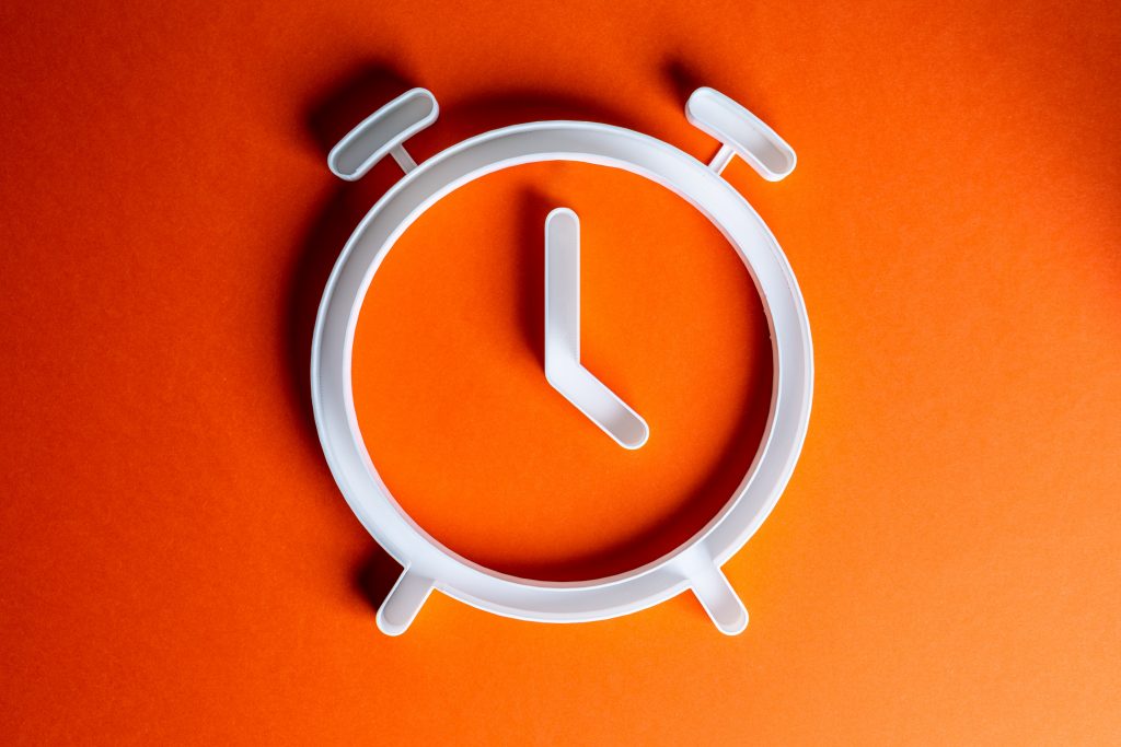 Intégrez une horloge design à votre décoration intérieure pour un style unique